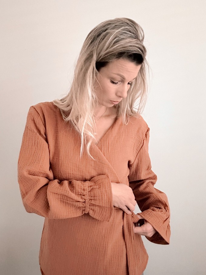 Wrap blouse – Cognac from Glow - the store