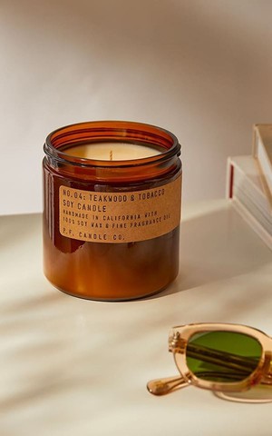 Candle No.4 Teakwood & Tobacco Large from Het Faire Oosten