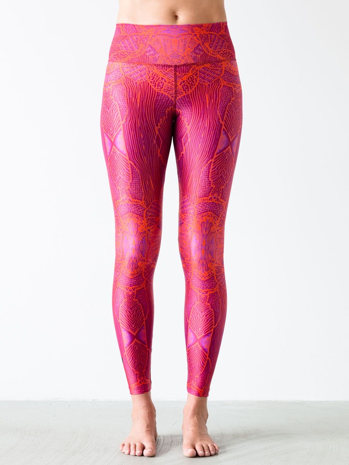 Yoga Pants Paradise Birds Red from Hoessee