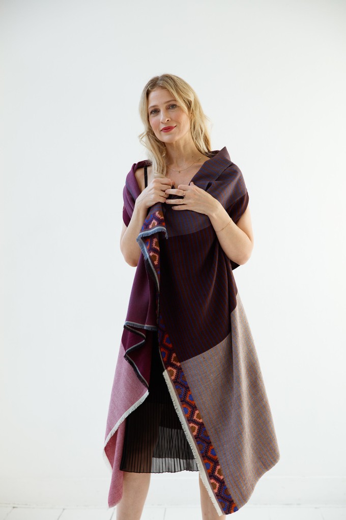 Light Wool Cape Fusion Plum from JULAHAS