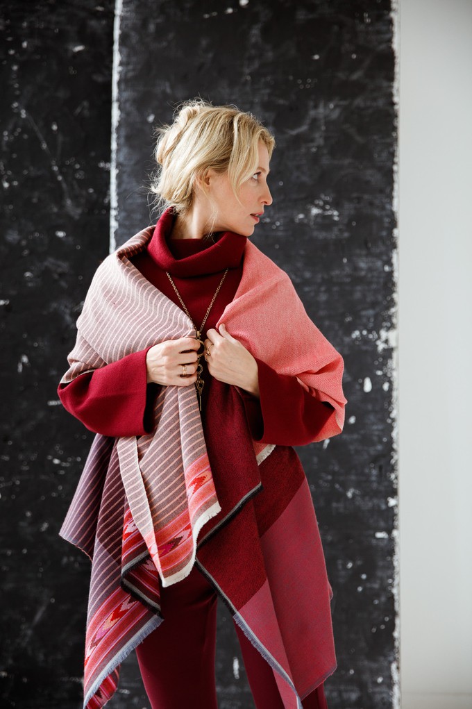 Light Wool Cape Fusion Red from JULAHAS