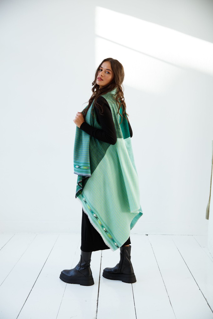 PETITE Light Wool Cape Fusion Green from JULAHAS
