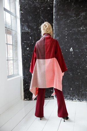 Light Wool Cape Fusion Red from JULAHAS