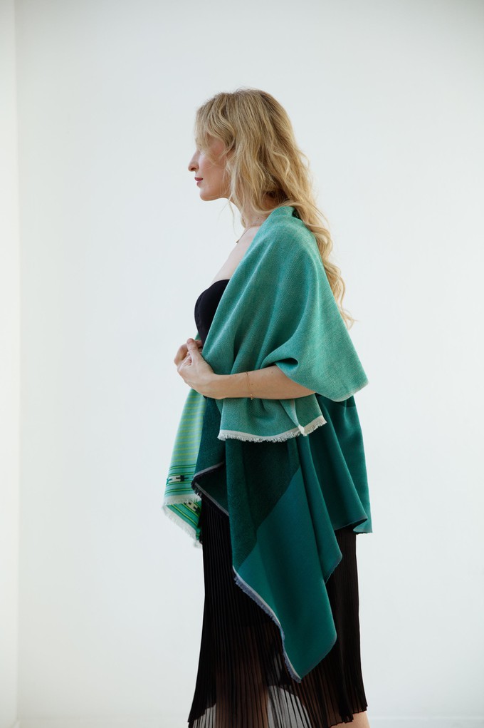 Light Wool Cape Fusion Green from JULAHAS