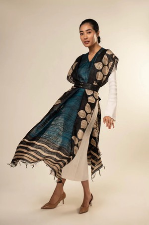 NEW! 3-in-1 Peace Silk Poncho Maple from JULAHAS