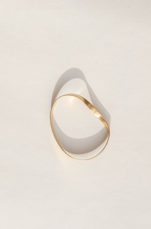 Swirling wind bangle bracelet gold plated from Julia Otilia