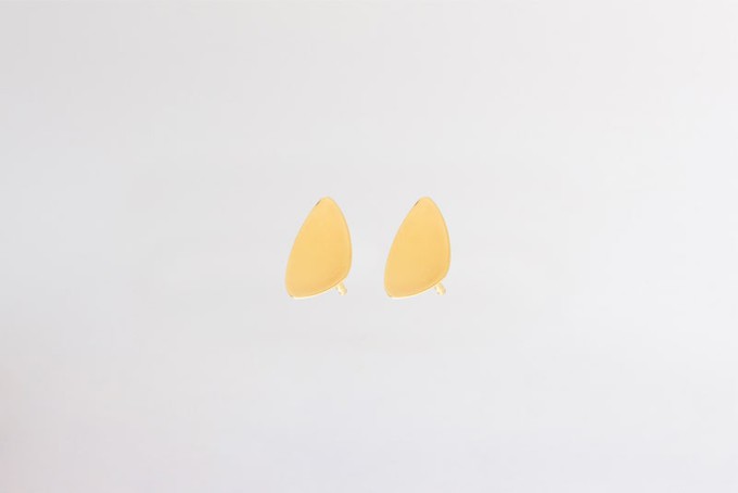 Dainty Pebble stud earrings gold plated | shiny finish from Julia Otilia