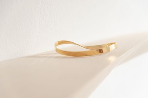 Swirling wind bangle bracelet gold plated from Julia Otilia