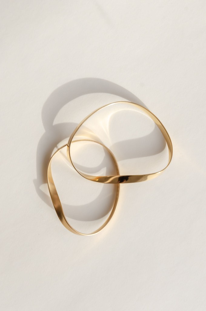 Swirling wind bangle bracelet gold plated from Julia Otilia