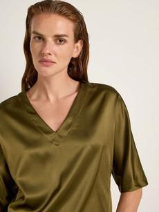 Silk blouse with V-neck via LANIUS