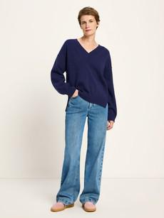 V-neck sweater (GOTS) via LANIUS