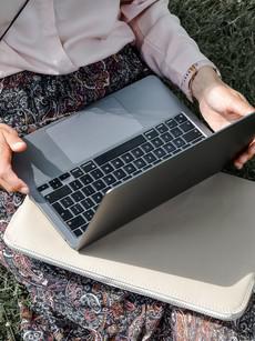 Laptophoes MAX - Beige via MADE out of