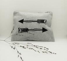arrows accessory bag via madeclothing