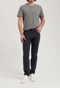 John Mid Straight - Medium Black via Mud Jeans