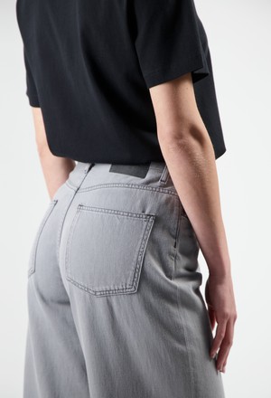 Sara High Loose Flow - Marge Grey from Mud Jeans