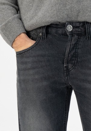Regular Dunn - Worn Black from Mud Jeans