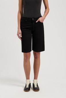 Suzy Mid Short - BlackDip via Mud Jeans