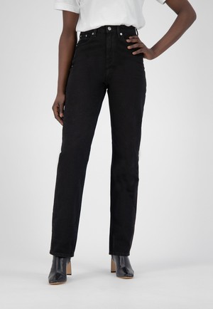 Relax Rose - Dip Black from Mud Jeans
