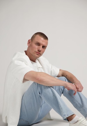 Bryce Mid Straight - Light Stone from Mud Jeans
