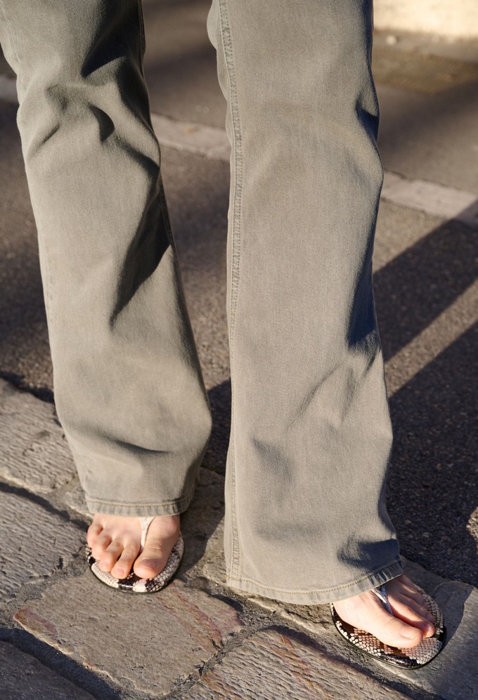 Isy High Flared - Faded Grey from Mud Jeans