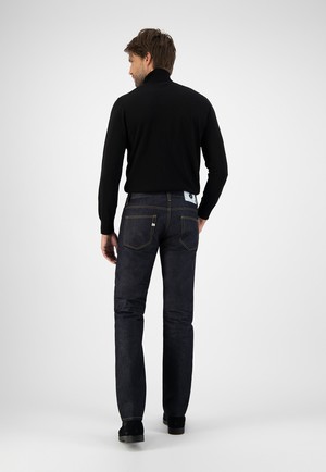 Regular Bryce - Dry Spirit from Mud Jeans