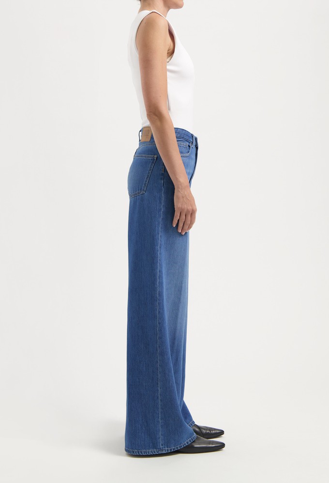 Sara High Loose Flow - Medium Vintage Stone from Mud Jeans