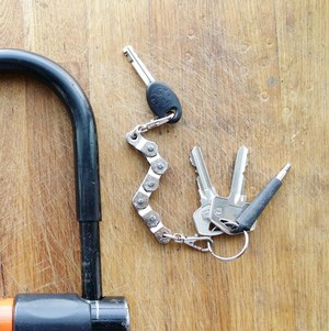 Recycled Bike Chain Vegan Keyring from Paguro Upcycle