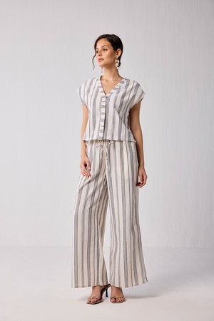 Striped Matching Set with Wide-Leg Pants and V-neck Top from Reistor