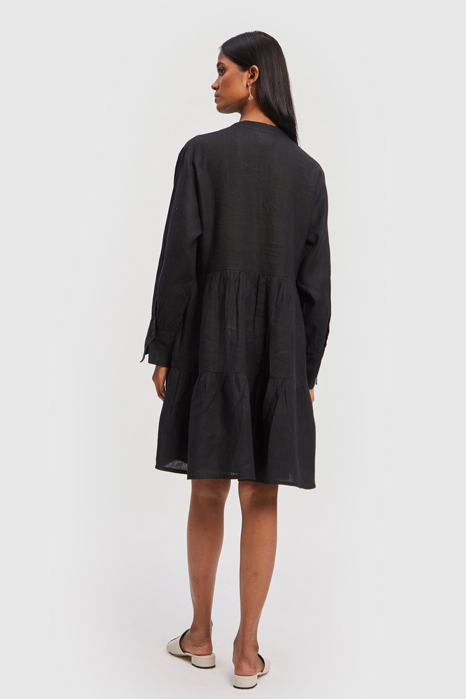 V-neck Tiered Dress in Black from Reistor