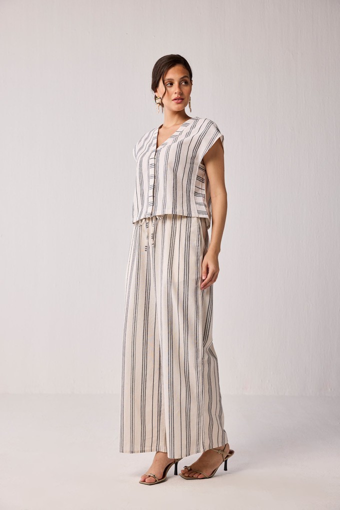 Striped Matching Set with Wide-Leg Pants and V-neck Top from Reistor