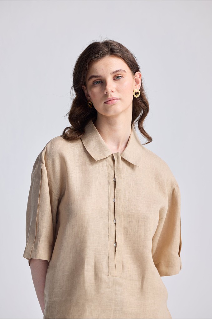 Oversized Flowy Shirt in Neutral Beige from Reistor