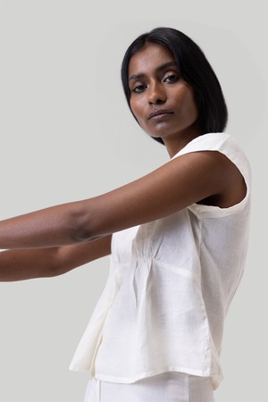 Deep V-neck Top in Off-white from Reistor