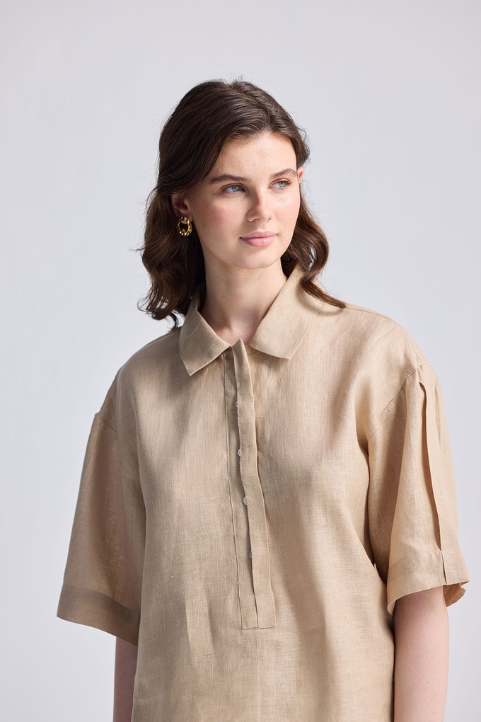 Oversized Flowy Shirt in Neutral Beige from Reistor