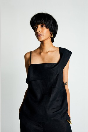 The Wandering Wave Top in Black from Reistor