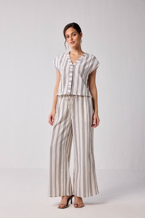 Striped Matching Set with Wide-Leg Pants and V-neck Top from Reistor