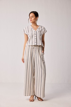 Striped Matching Set with Wide-Leg Pants and V-neck Top from Reistor