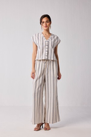 Striped Matching Set with Wide-Leg Pants and V-neck Top from Reistor