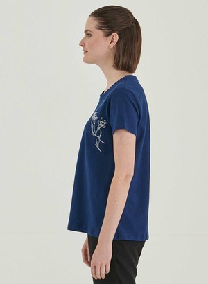 T-Shirt Print Bloemen Blauw from Shop Like You Give a Damn