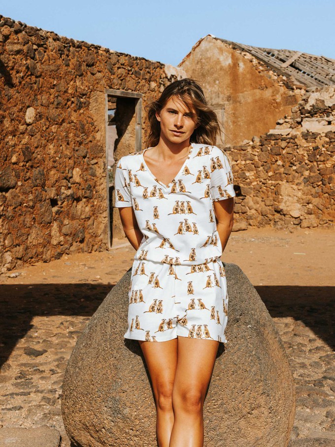 Meerkats V-Neck T-shirt and Shorts set Women from SNURK
