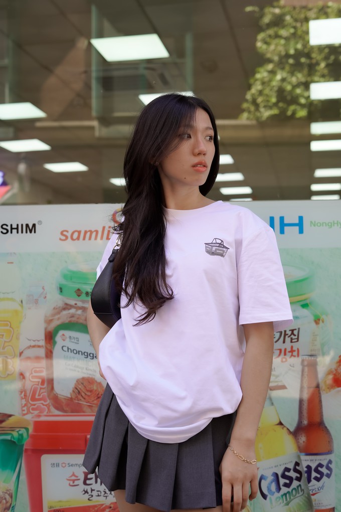 CONVENIENT WHITE TEE from SSEOM BRAND