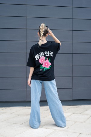 ETERNAL FLOWER BLACK TEE (EST X SSEOM) from SSEOM BRAND