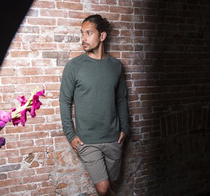 Sweatshirt - biologisch katoen - club&axe - legergroen from The Driftwood Tales Sweatshirt - biologisch katoen - club&axe - legergroen from The Driftwood Tales