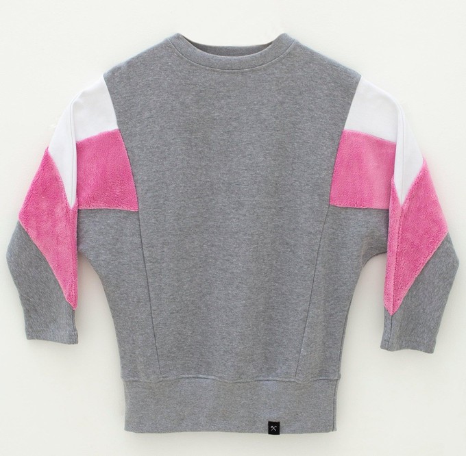 Sweatshirt - AMY - gemaakt van 4 verschillende gerecyclede stoffen - wit, donker roze, grijs from The Driftwood Tales