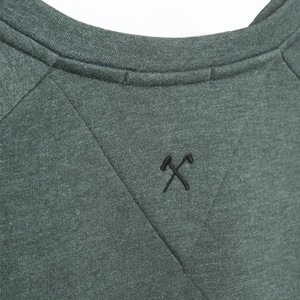 Sweatshirt - biologisch katoen - club&axe - legergroen from The Driftwood Tales Sweatshirt - biologisch katoen - club&axe - legergroen from The Driftwood Tales