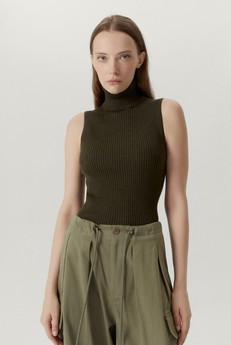 The Merino Wool Roll-neck Top - Military Green via Urbankissed