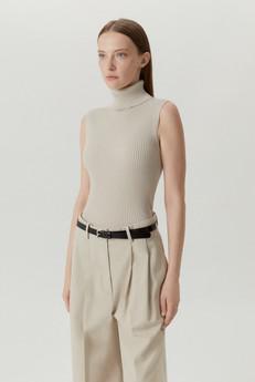 The Merino Wool Roll-neck Top - Pearl via Urbankissed