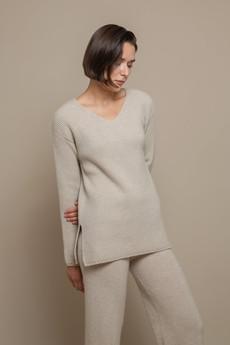 Emma - Ribbed V-neck Jumper via Urbankissed