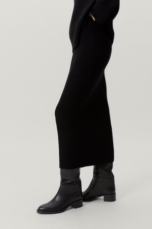 The Merino Wool Ribbed Skirt - Black from Urbankissed