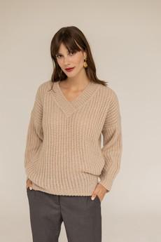 Sweater Victoria Merino Beige via Urbankissed