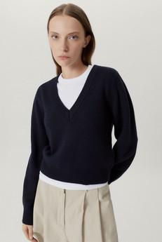 The Merino Wool Cropped V-neck - Oxford Blue via Urbankissed